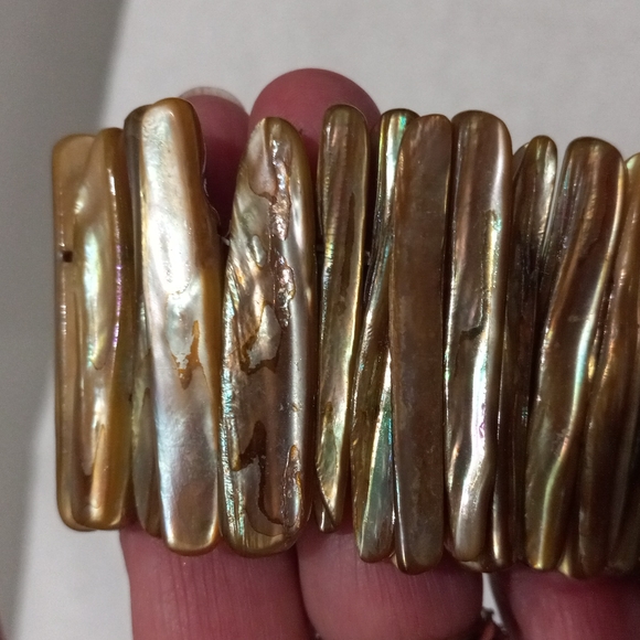 Wide Natural Shell Elastic Braclet - Picture 2 of 3